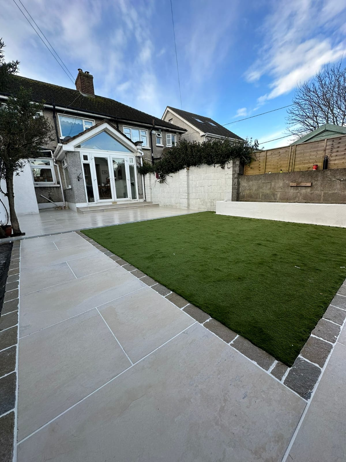 Porcelain patio with artificial grass Dublin