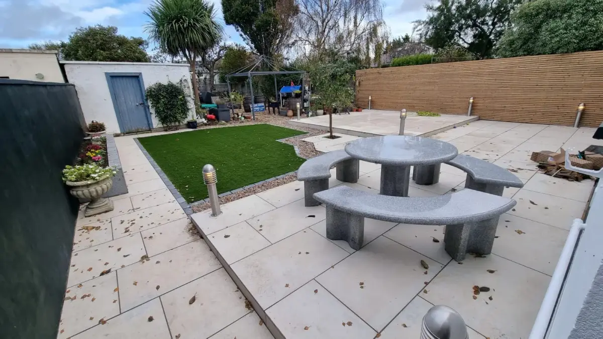 Porcelain patio with artificial grass Dublin