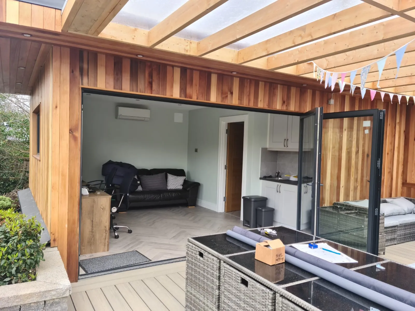 Cedar garden room with integrated pergola, Trim, Co. Meath