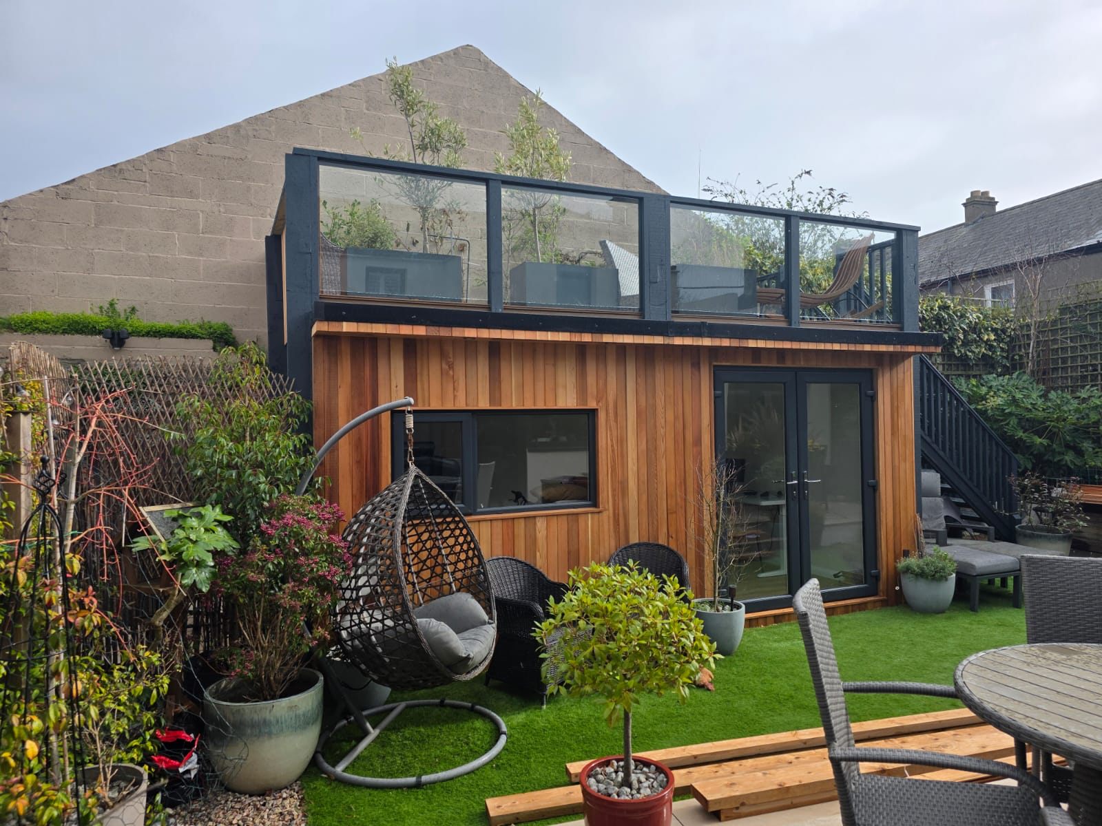 Cedar garden room with rooftop terrace and external staircase, Co. Dublin — Outdoor Design