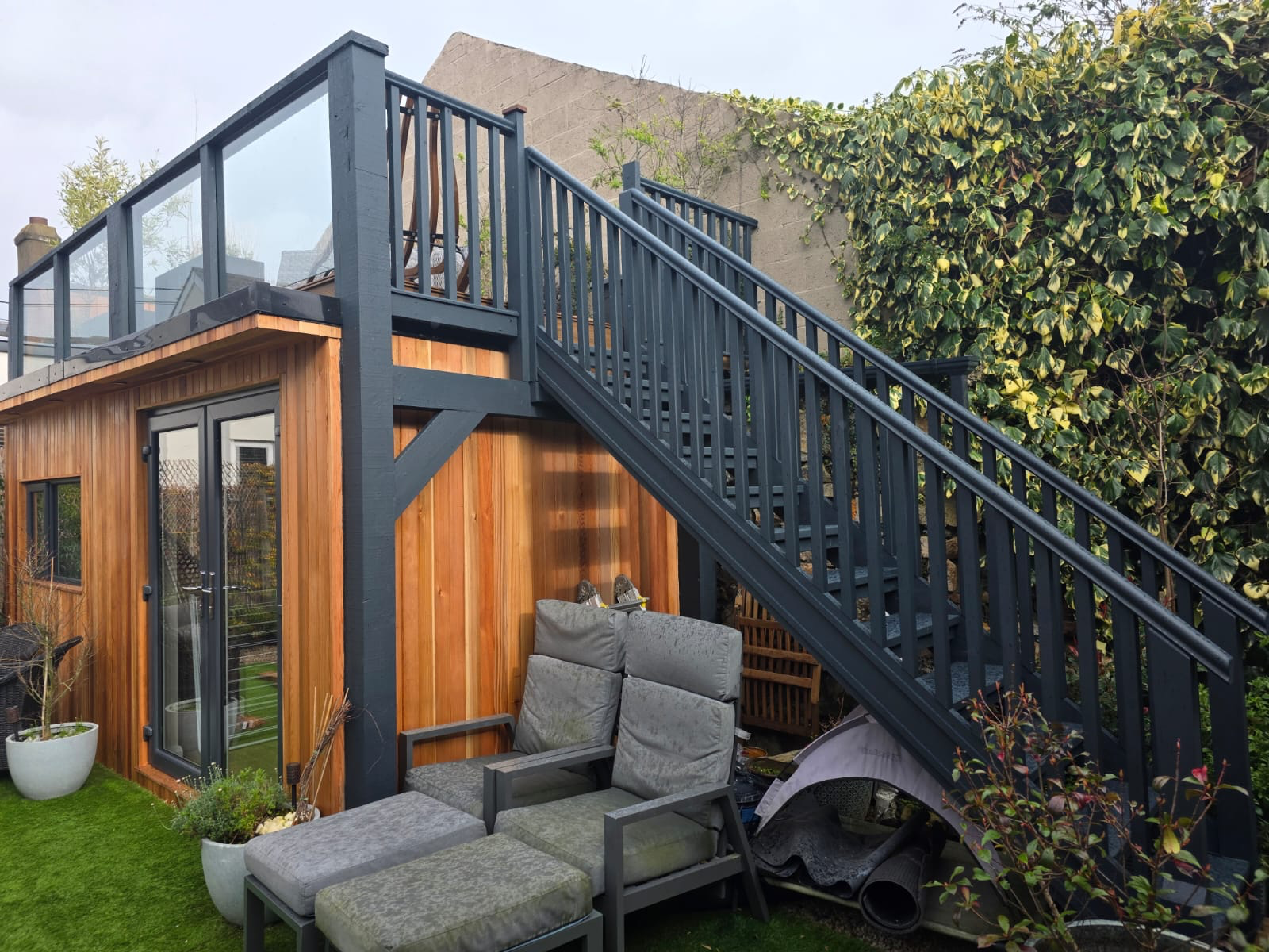 Garden room side view with outdoor seating below staircase