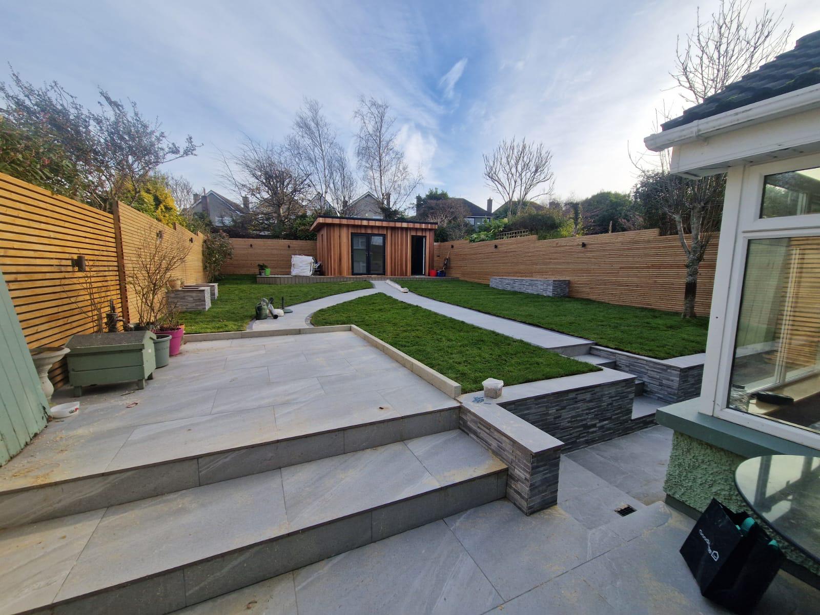 Multi-level porcelain patio with steps and garden room