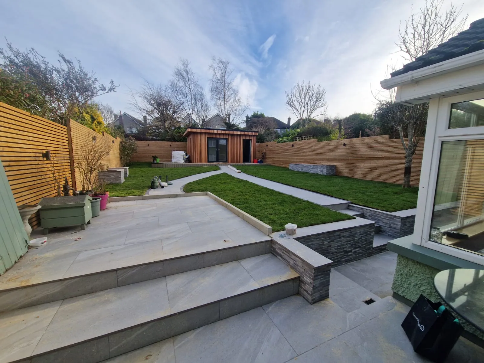 Multi-level porcelain patio with steps and garden room
